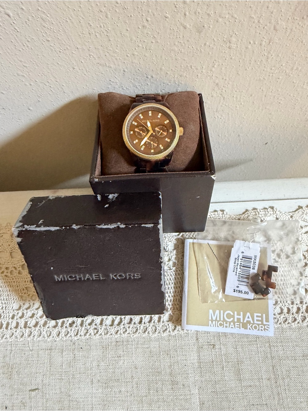 Michael Kors MK5038 Jet Set Chronograph Tortoise Shell
Gold Tone Unisex Watch